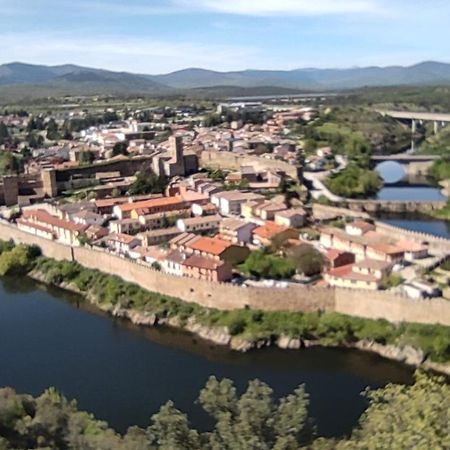 ブイトラゴ・デル・ロソヤPuente Viejo De Buitrago Casa Fresnoアパートメント エクステリア 写真